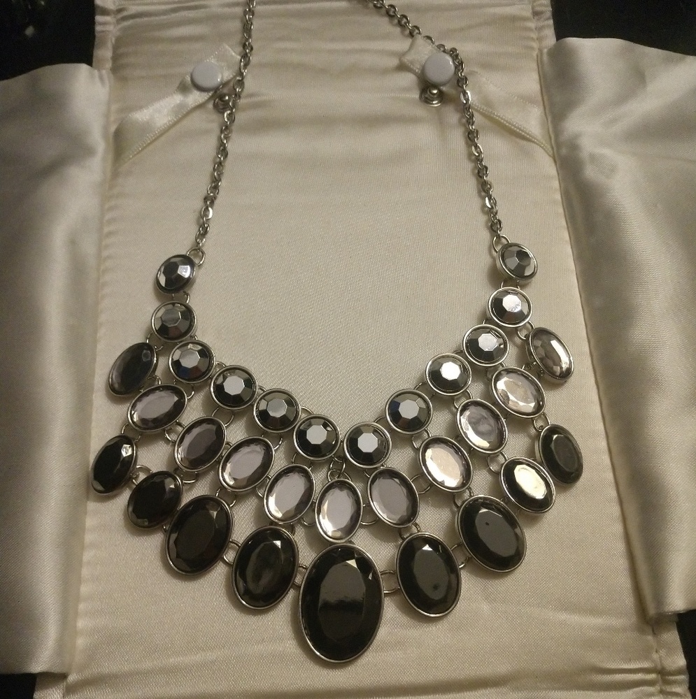 Silvertone necklace